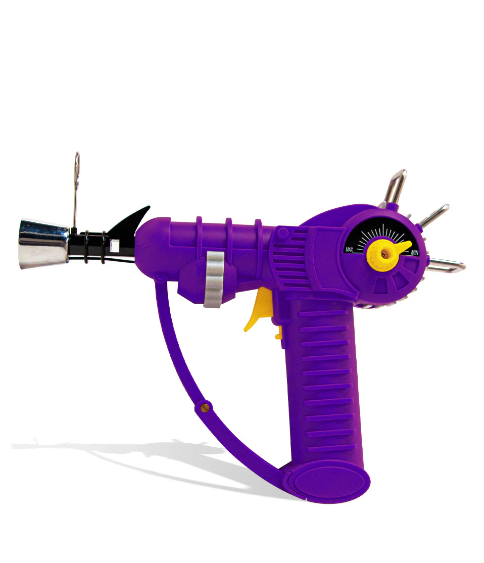 https://dnfbqhh6e48qy.cloudfront.net/public/wisemen-wholesale/products/thicket-spaceout-ray-gun-torch-front-view-purple17703433184812026-02-06 02:01:59Rqil9.webp